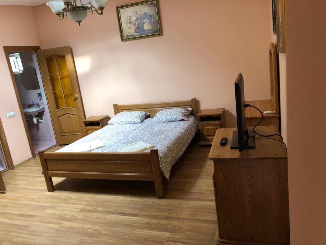 Hotel Nikolet Mukacheve Exterior foto